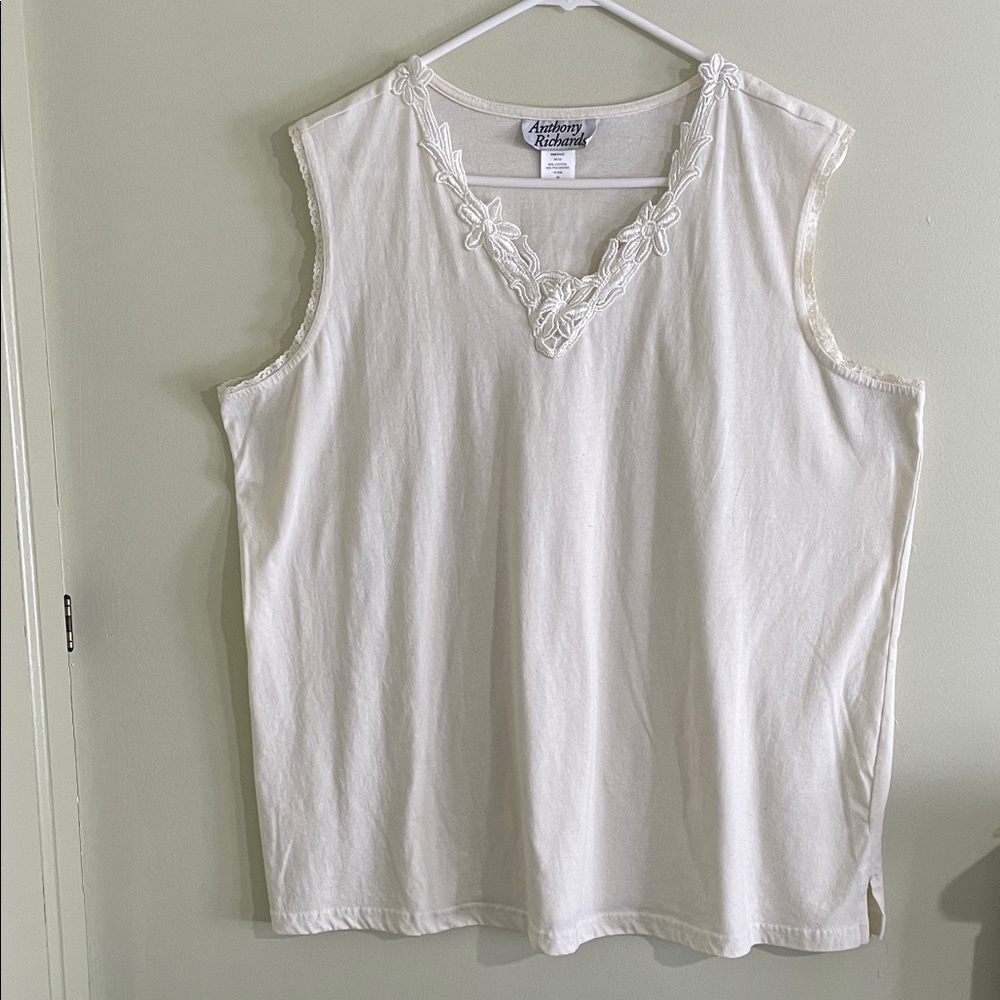 Anthony Richards Women's White Floral Lace Tank Top